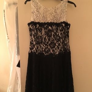London Times black/white lace dress, size 4